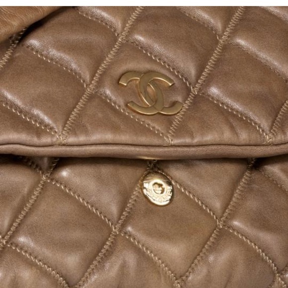 Auth Chanel Diamond Quilt Lambskin Leather Bag - Picture 6 of 9